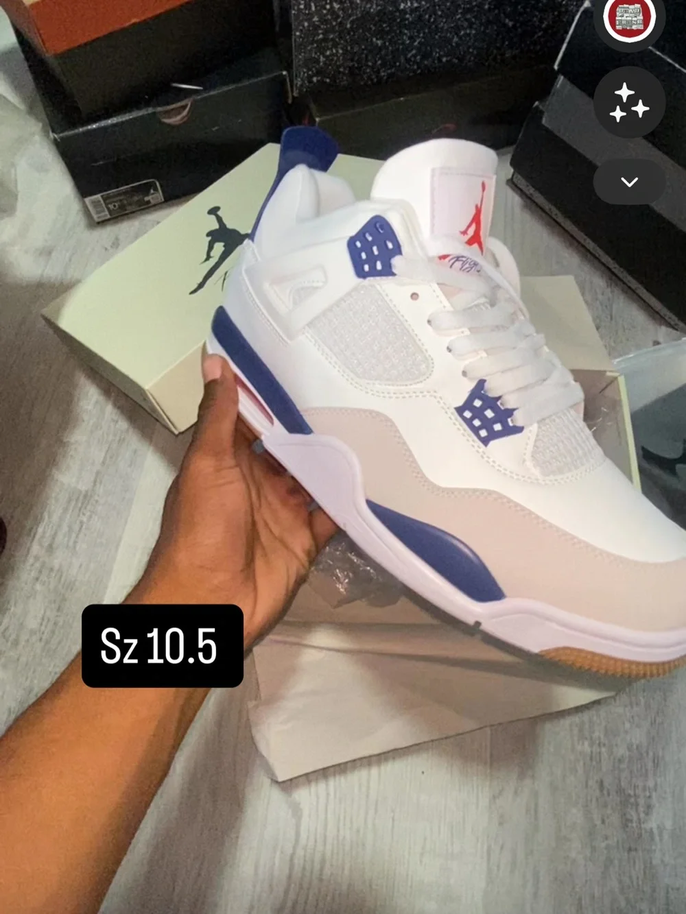 Nike White and Navy Athletic Sneakers with Gum Outsole